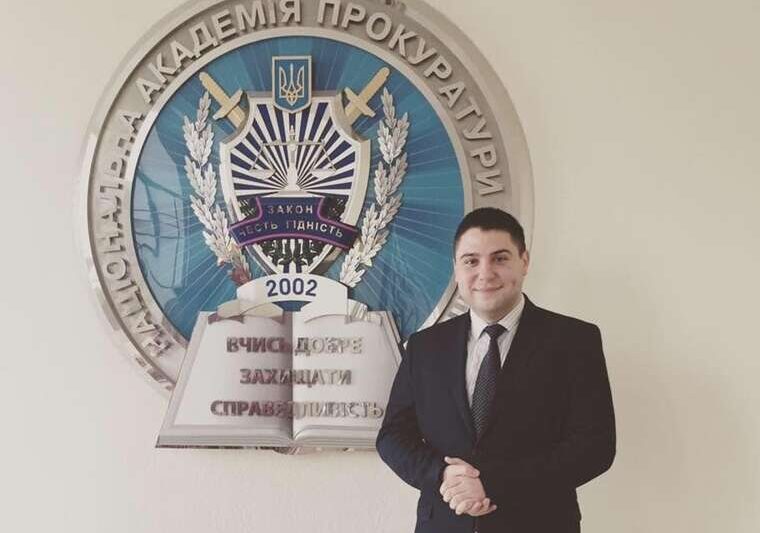 Начальник управління ОГП Іван Невідомий користується елітним авто під час війни, а родина декларує мільйонні доходи