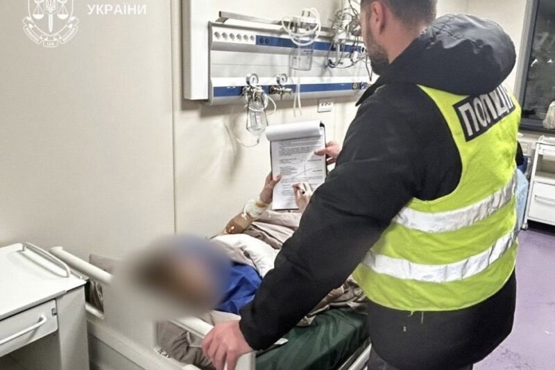 Напав з ножем на вчительку та однокласника: підліток отримав підозру