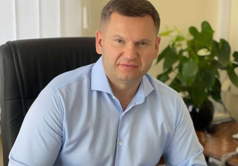 Нова Toyota Camry під час війни ексочільник Подільської РДА Коваленко показав статки у декларації після звільнення