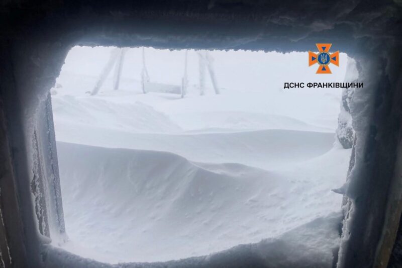 Перемети снігу понад метр: ДСНС застерігає від походів у високогір’я