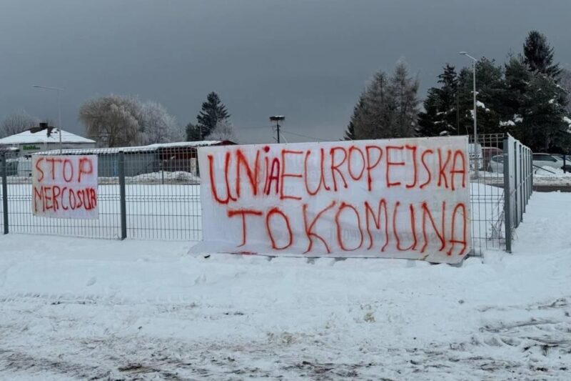 Польські фермери проводять протест на кордоні з Україною