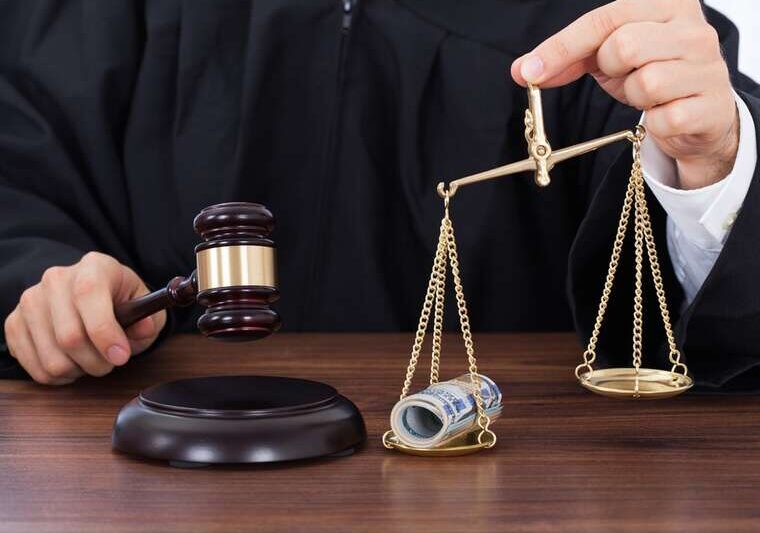 Сімейний підряд у ДПС дружину топподатківця Буковини Угрина підозрюють в ухиленні від ПДВ на 2 мільйони гривень