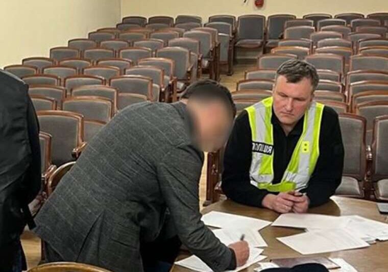 Схема поновлення львівський митник Дунас через суд повернувся на посаду, змінивши підрозділ