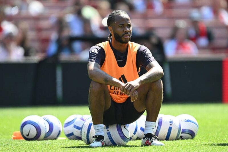 Стерлінг розглядає відхід із лондонського клубу