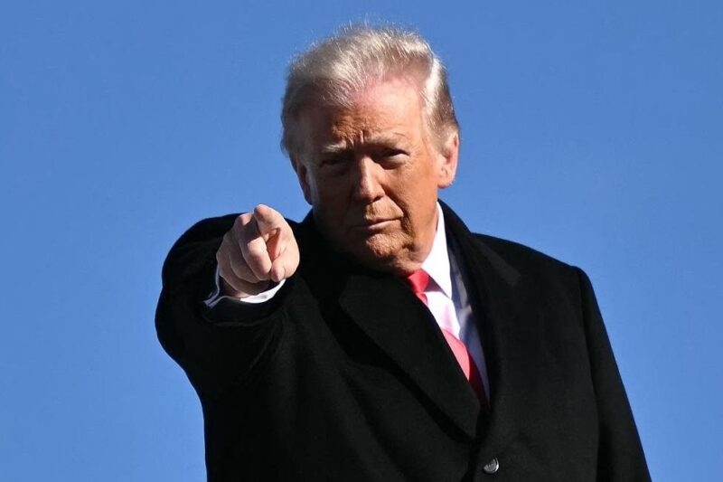 Трамп вимагає від Данії “забиратися з Гренландії”