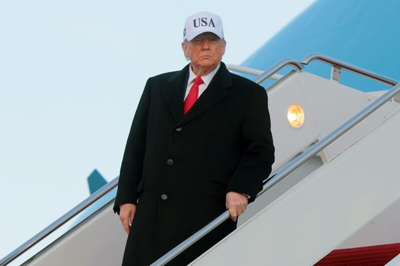 Трамп знову атакує Зеленського. Перемовини і Давос