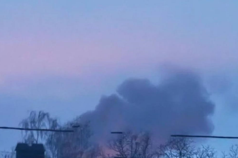 У Бродах на Львівщині після атаки РФ досі спостерігається задимленість