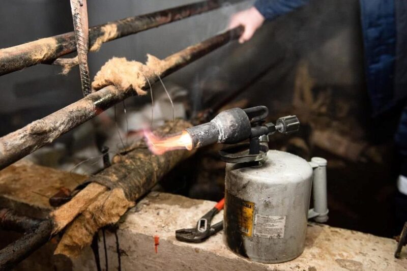 У Києві без тепла залишаються 737 житлових будинків