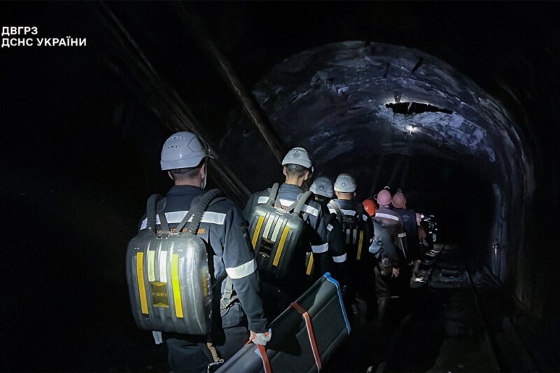 У Кривому Розі рятувальники підняли на поверхню працівників двох шахт