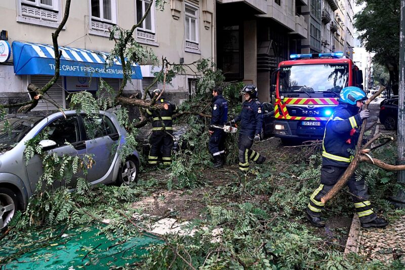 У Португалії внаслідок шторму Крістін загинули п’ятеро людей