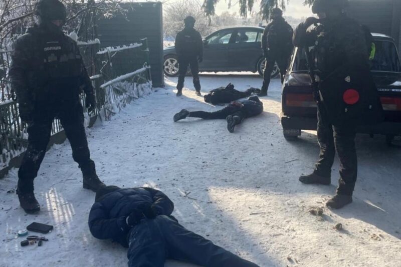 У трьох регіонах України за вимагання затримано 13 осіб