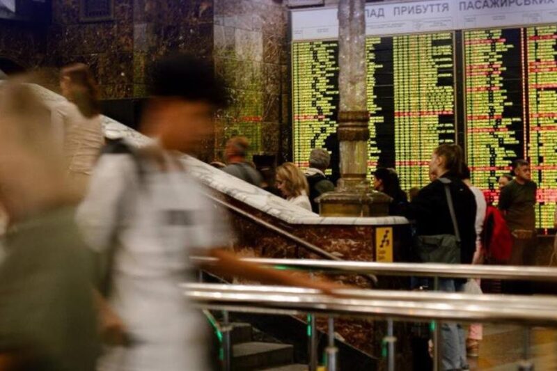 Укрзалізниця відкрила продаж квитків на рейси за новими графіками