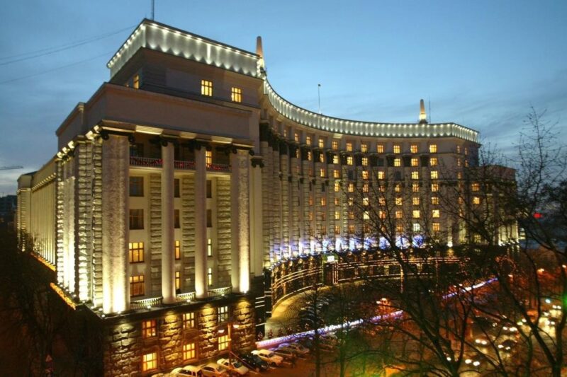 Уряд звільнив п&rsquo;ятьох заступників голови Міноборони