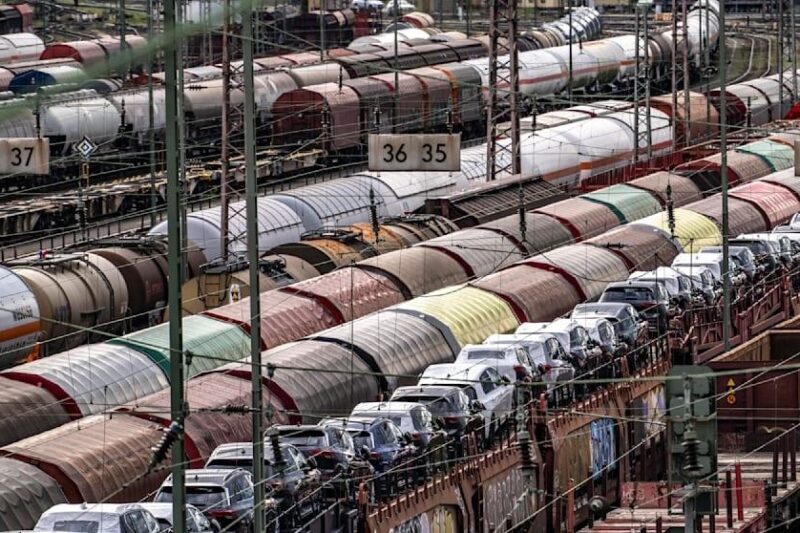 В Німеччині з рейок зійшов локомотив, поліція не виключає саботаж – ЗМІ