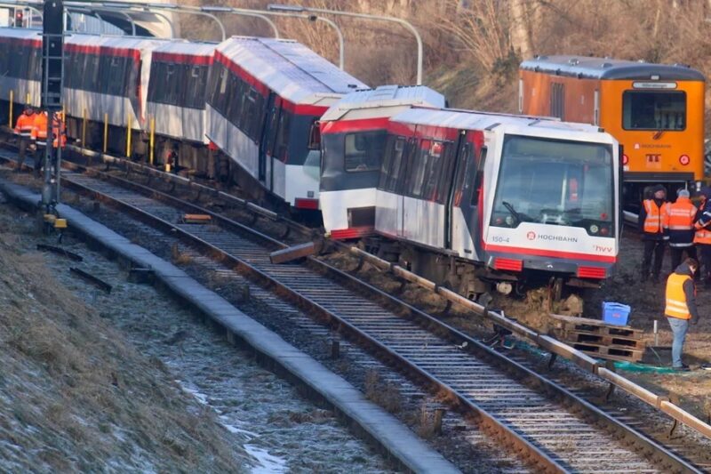 В Німеччині з рейок зійшов поїзд: пошкоджено зустрічний потяг з пасажирами