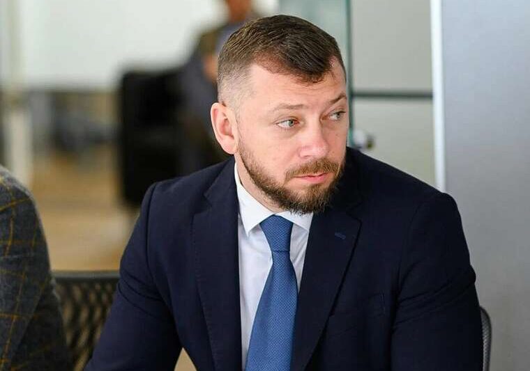 Від 1000 до 5000 доларів за голос голова САП розкрив актуальні тарифи на зарплати в конвертах для нардепів