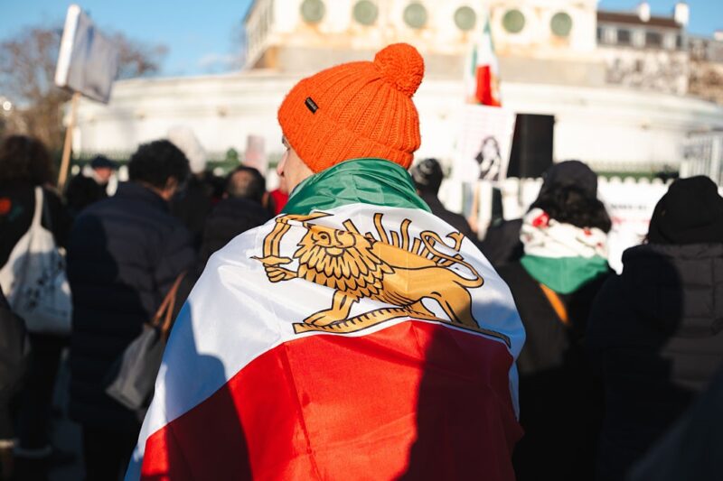 Влада Ірану намагається загасити протести виплатами у $6 на місяць