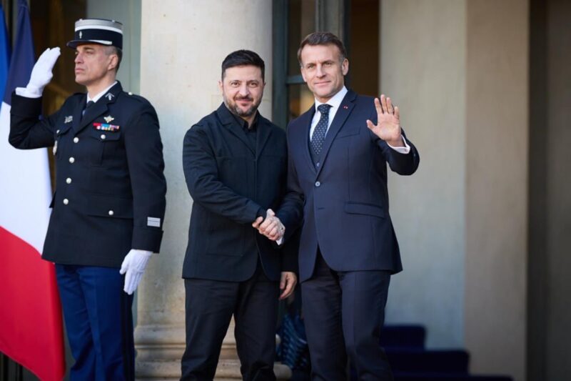 Зеленський провів зустріч із Макроном у Парижі