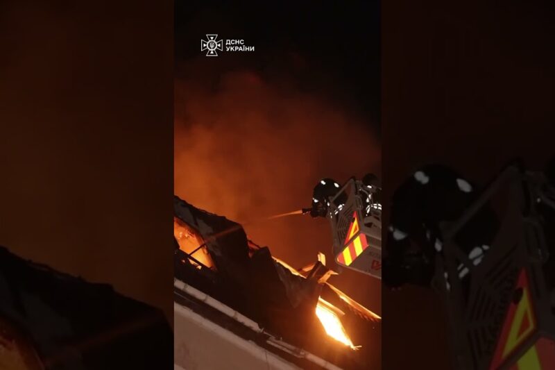 російський удар по готелю в Сумах: повторна атака під час евакуації