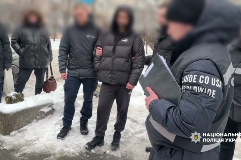 Нацполіція затримала чоловіка за вимагання 37 тисяч доларів за «вирішення питань» у ТЦК та суді