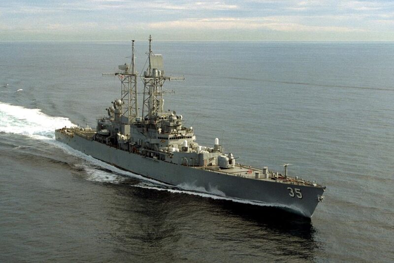 Два кораблі США зіштовхнулися біля берегів Південної Америки