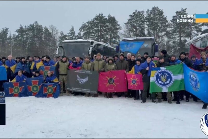Україна повернула 157 людей з російської неволі: подробиці обміну