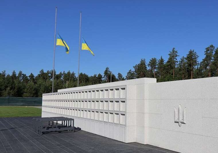 Фіктивне працевлаштування з бронею для Петрова Мінветеранів розслідує дії директора меморіального кладовища ЗСУ