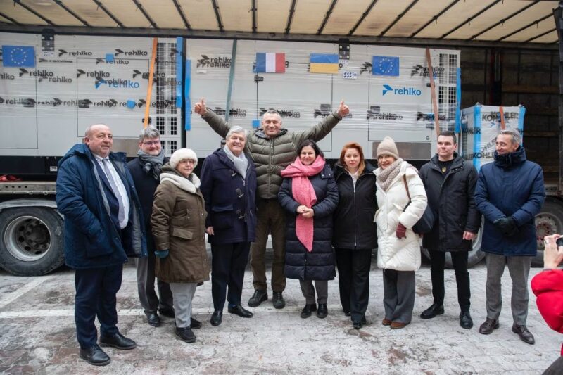 Франція передала Києву 30 генераторів