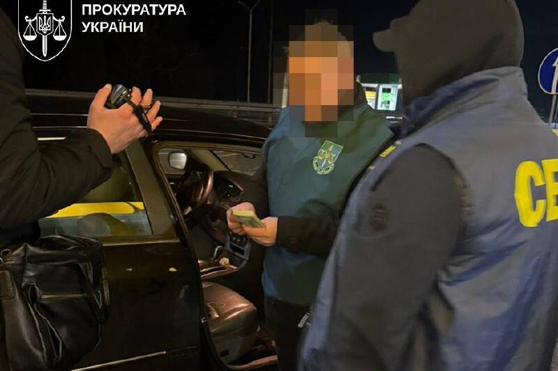 Керівників оборонних держпідприємств викрили на “продажу” бронювання