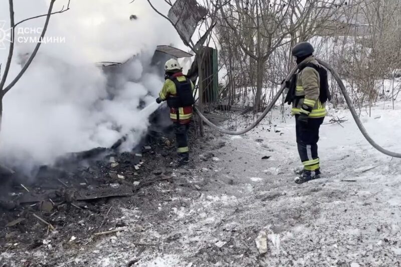 Сумщина: рятувальники ліквідували загоряння в житловому секторі, спричинене російським ударом