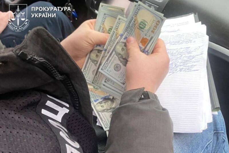 На Черкащині заступник міського голови попався на хабарі $5 тисяч