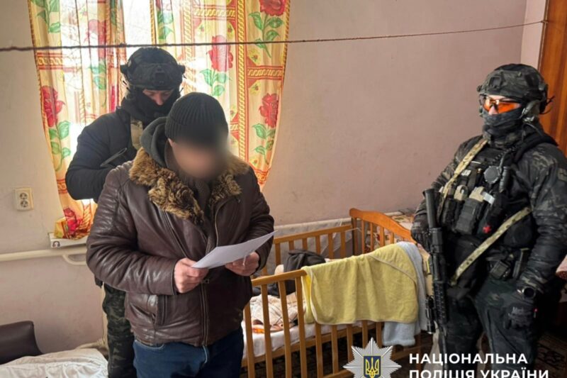 На Київщині затримали торговців трофейною зброєю