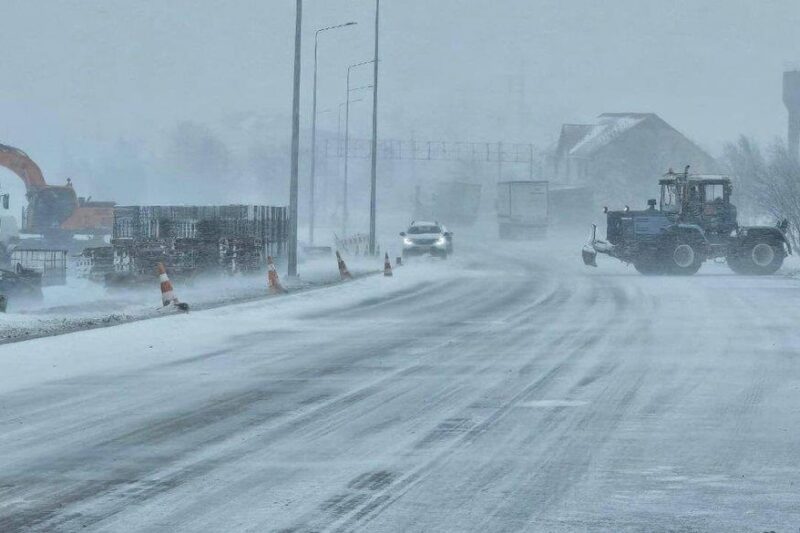 На кордоні з Румунією призупинили проїзд автобусів і вантажівок
