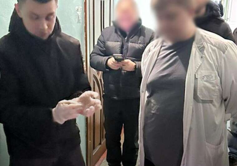 На Рівненщині судитимуть психіатра, який за 1000 доларів обіцяв “списати” чоловіка з мобілізації