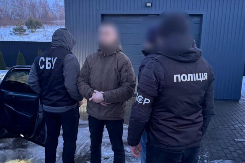 На Волині двоє посадовців ТЦК за хабарі “вирішували питання” мобілізації