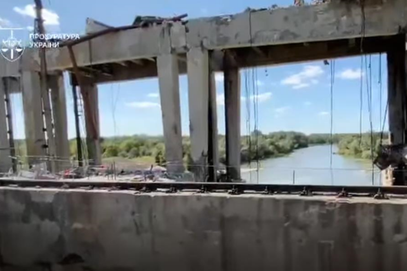 Наказали зруйнувати Оскільську греблю: справу генералів РФ передано до суду