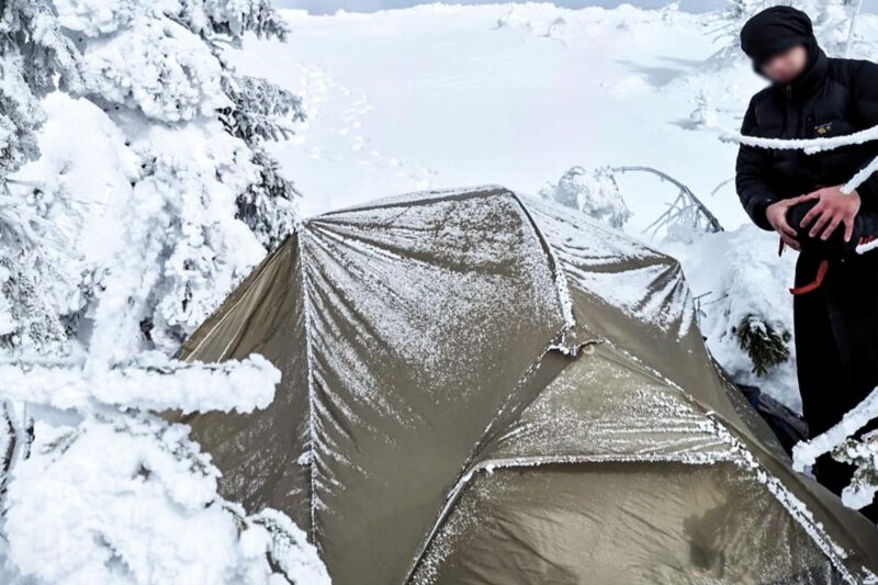 Ночівля в горах: у Карпатах врятували молоду пару