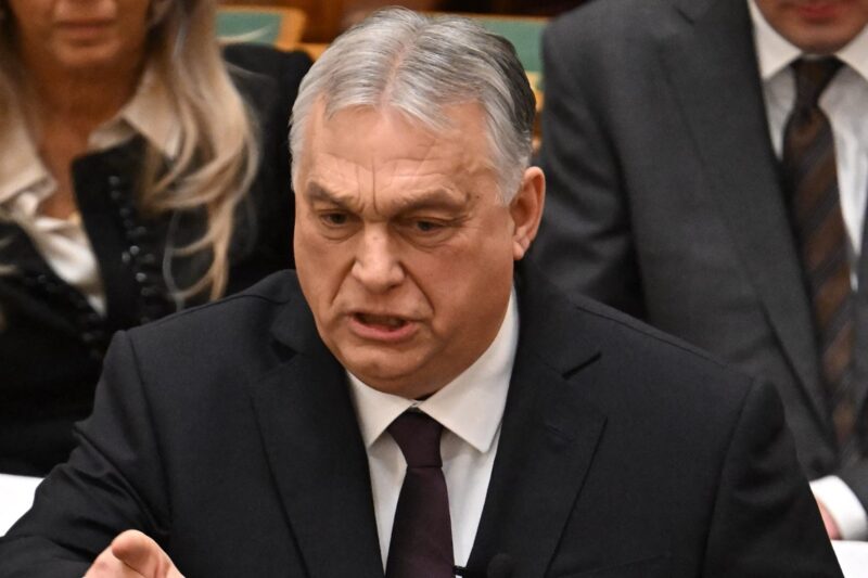 Орбан анонсував розгортання військових через “українську загрозу”