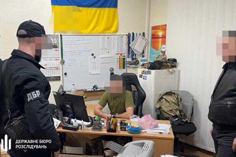 Підполковник ДПСУ заробив понад $1,5 млн на ухилянтах