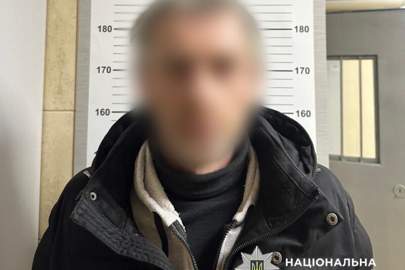 Працівники автомийки у Києві “обчистили” клієнтку під час тривоги