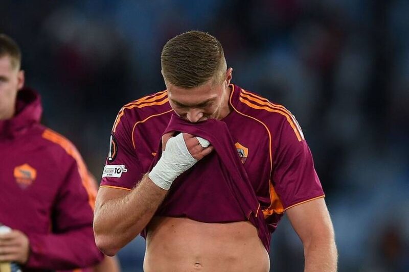 Рома планує виключити Довбика із заявки