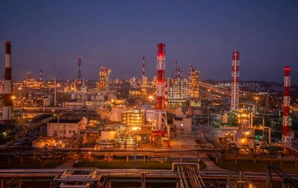 Росія відновила роботу НПЗ через паузу в українських атаках – ЗМІ