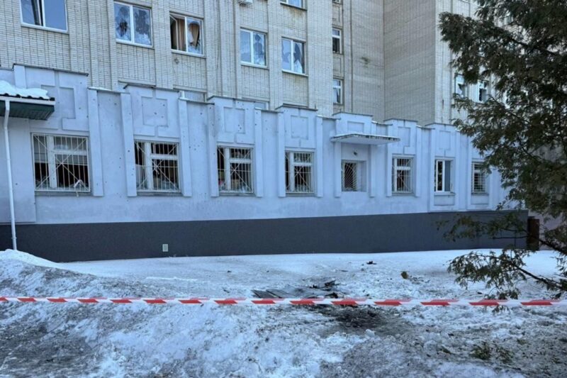 Росіяни вдарили по лікарні в Сумах