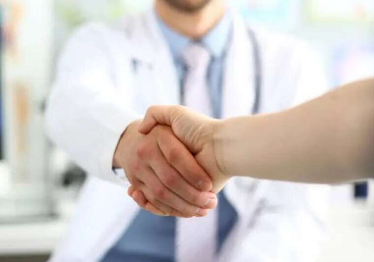 У Києві лікарі НАМН продавали смертельні діагнози за 5000 доларів для ухилення від мобілізації