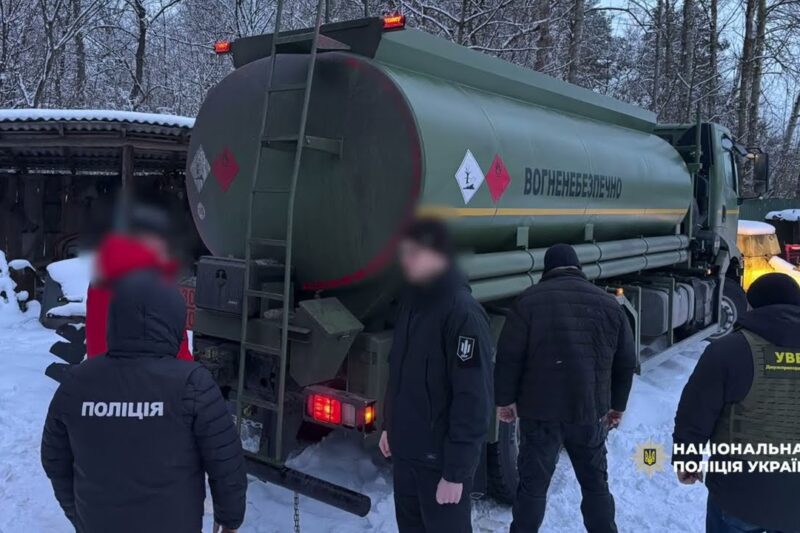 Поліцейські викрили схему розкрадання пального, призначеного для охорони державного кордону