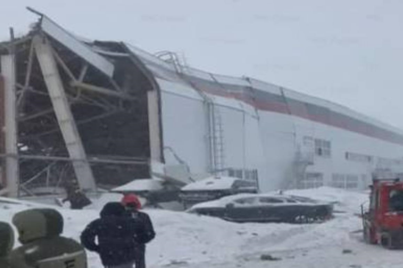 В РФ обвалився дах на автозаводі: є потерпілі