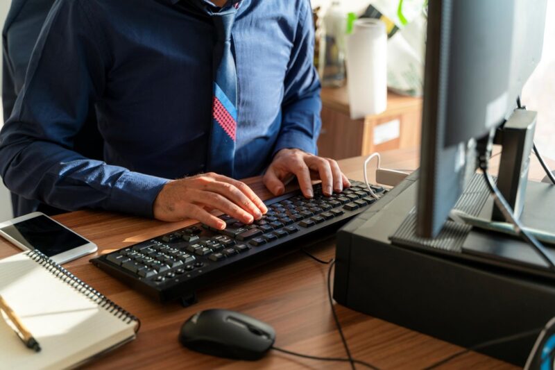 В Україні за рік значно зменшилось число держслужбовців