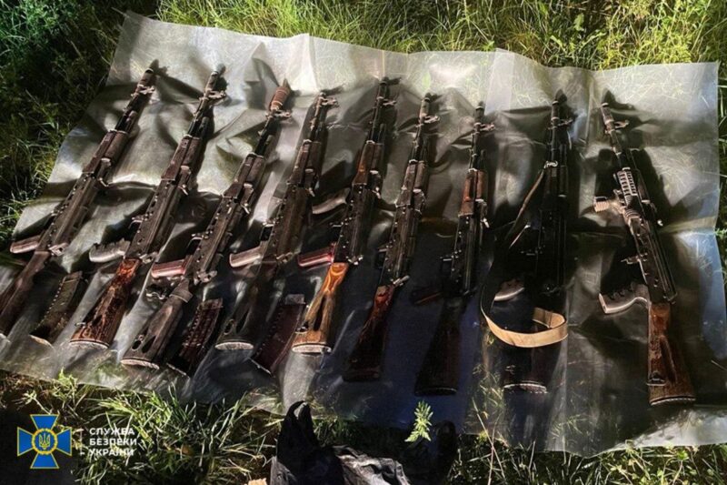 В Україні зірвали канал продажу “трофейної” зброї