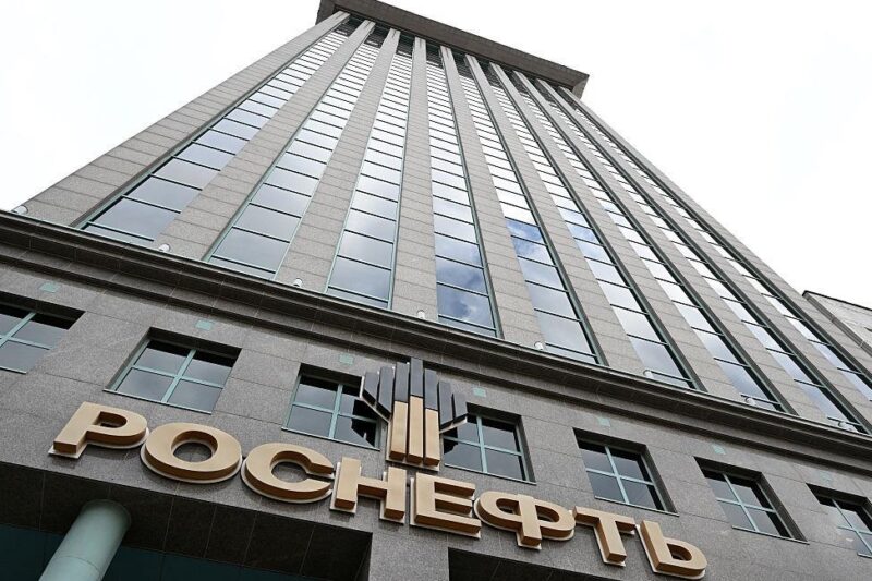 ЗМІ викрили мережу компаній, що торгують підсанкційною нафтою РФ