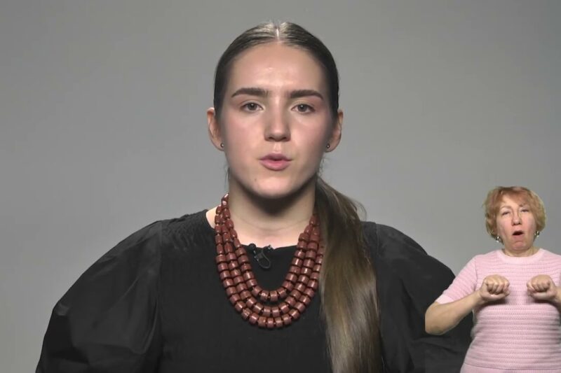 Хто має складати іспит на рівень володіння державною мовою